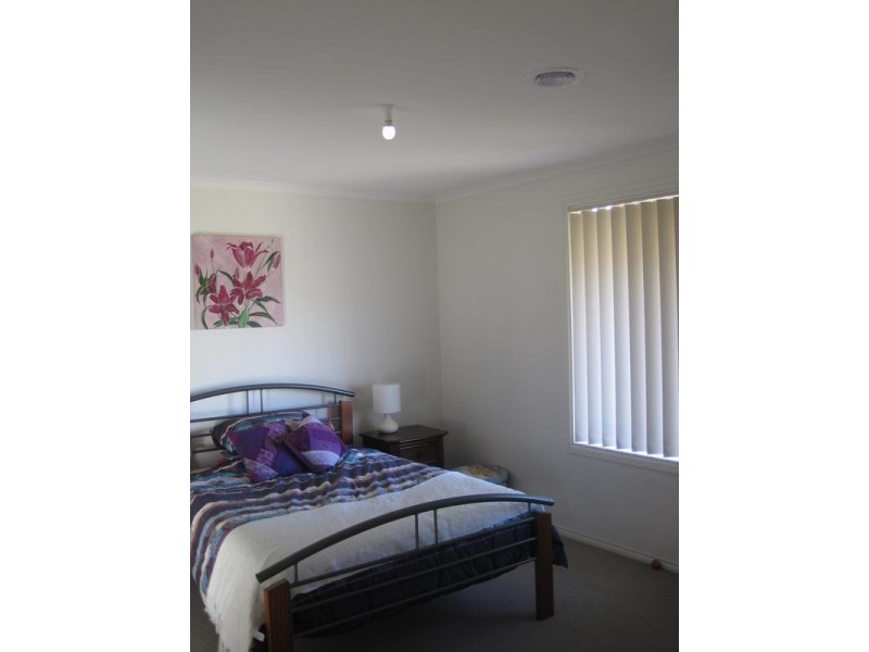 32 Pomegranate Way, Pakenham VIC 3810
