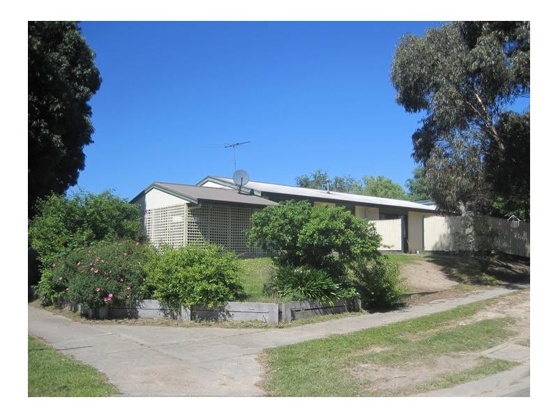 48 Duncan Drive, Pakenham VIC 3810