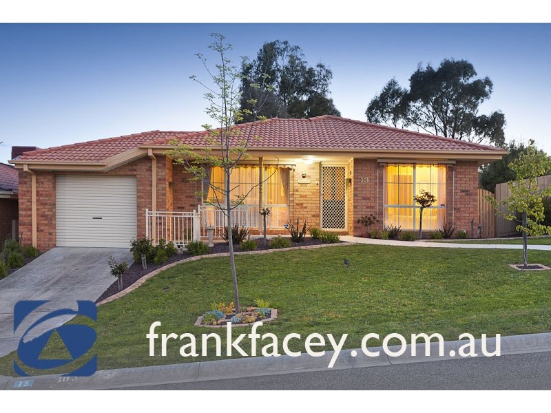 13 Kathryn Close, Pakenham VIC 3810
