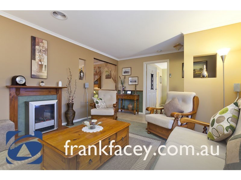 13 Kathryn Close, Pakenham VIC 3810