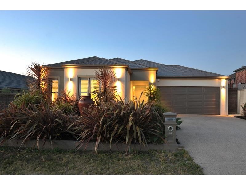 14 Macquarie Circuit, Pakenham VIC 3810