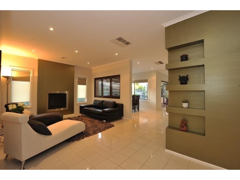 14 Macquarie Circuit, Pakenham VIC 3810