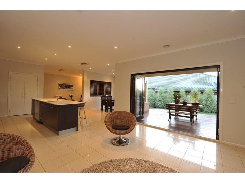 14 Macquarie Circuit, Pakenham VIC 3810