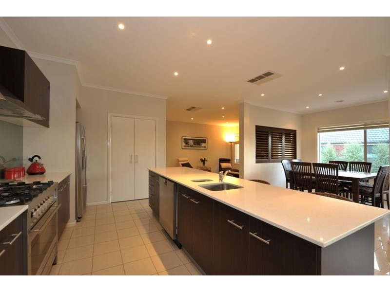 14 Macquarie Circuit, Pakenham VIC 3810