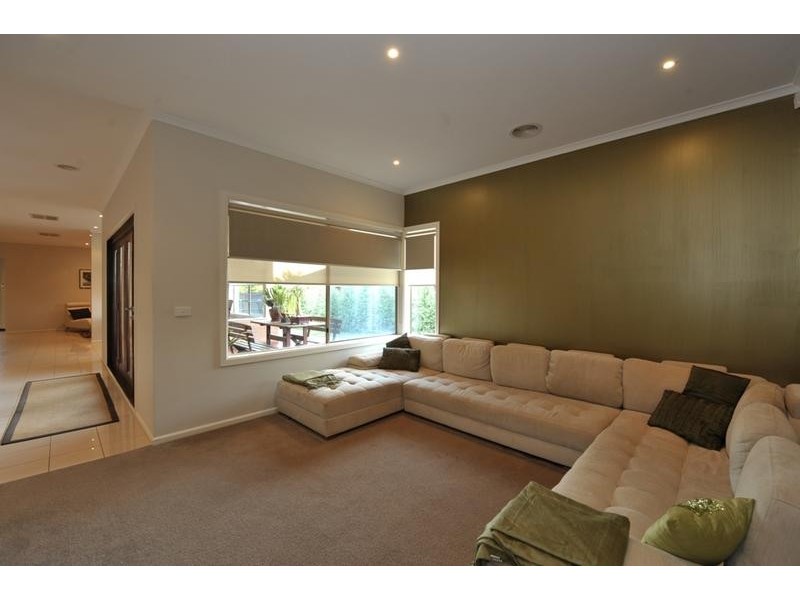 14 Macquarie Circuit, Pakenham VIC 3810