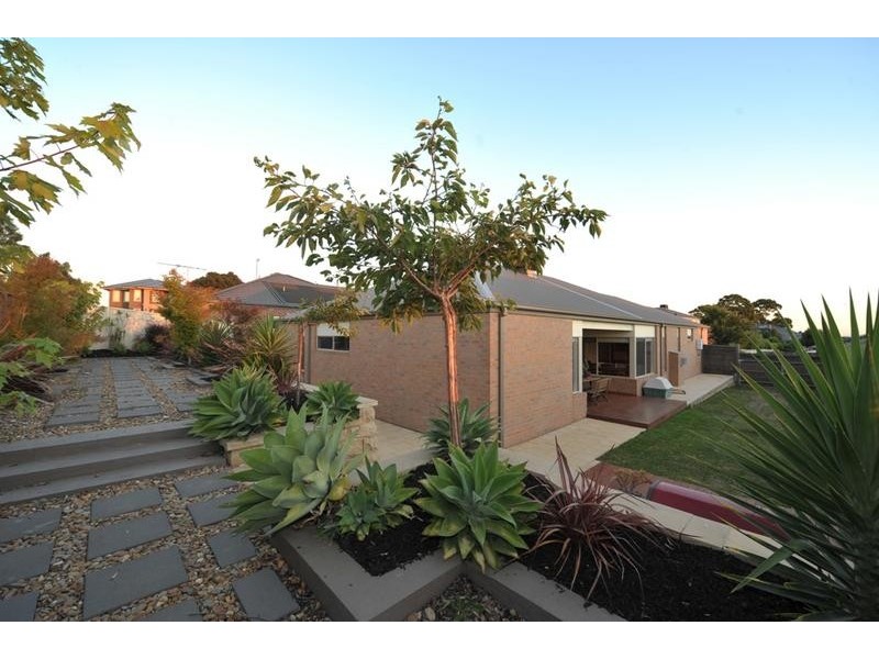 14 Macquarie Circuit, Pakenham VIC 3810