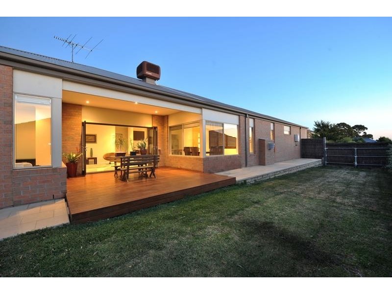 14 Macquarie Circuit, Pakenham VIC 3810