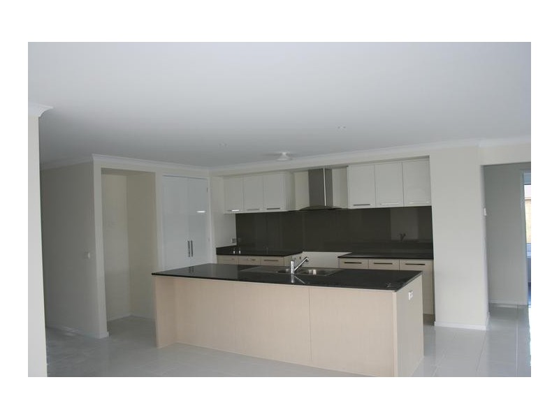 23 Vanessa Circuit, Pakenham VIC 3810