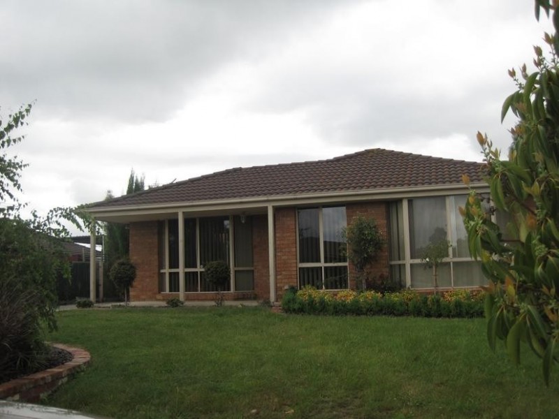 5 Martingale Place, Pakenham VIC 3810