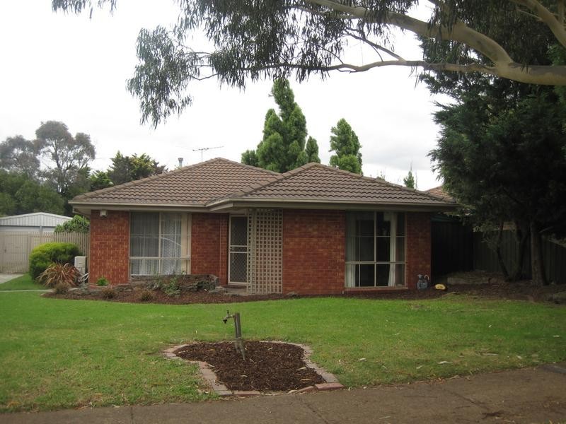 40 Bluegrass Crescent, Pakenham VIC 3810