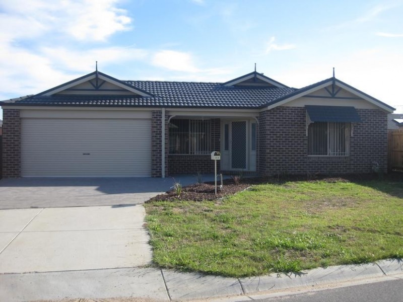 32 Pomegranate Way, Pakenham VIC 3810