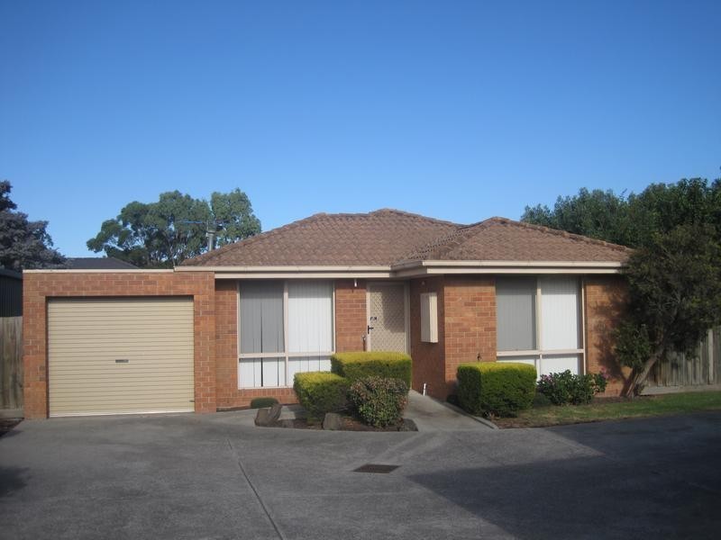 2/3 Osborn Grove, Pakenham VIC 3810