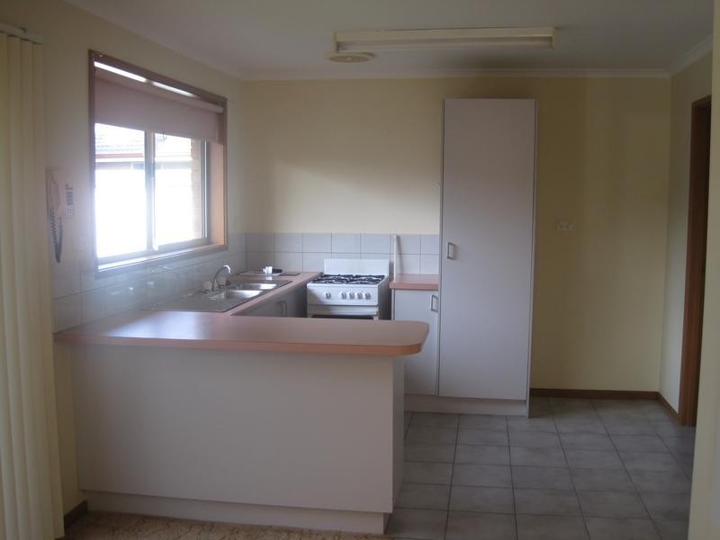 2/3 Osborn Grove, Pakenham VIC 3810