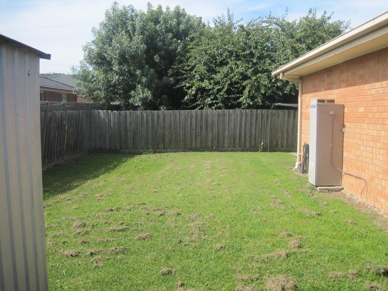 2/3 Osborn Grove, Pakenham VIC 3810