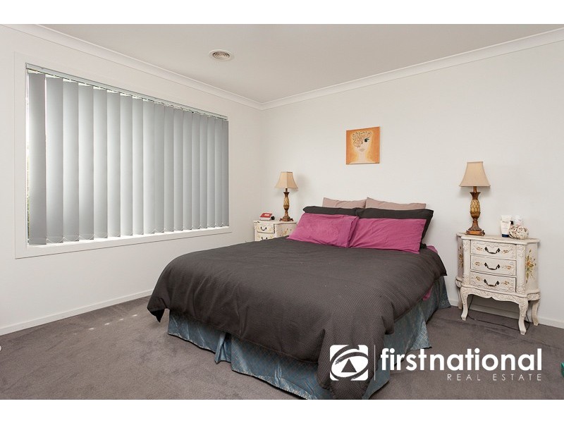 8 Persimmon Lane, Pakenham VIC 3810