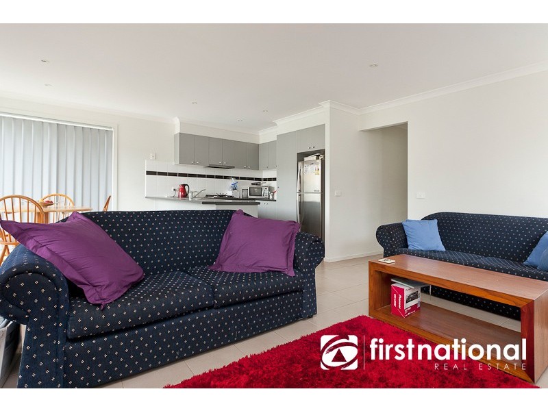 8 Persimmon Lane, Pakenham VIC 3810