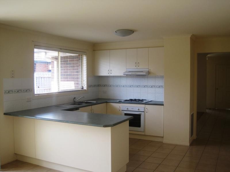 16 Heidi Court, Pakenham VIC 3810