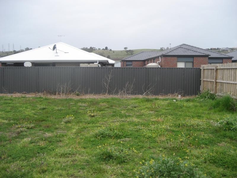 28 Walnut Way, Pakenham VIC 3810