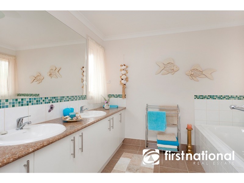 2/39 Tuscany Rise, Pakenham VIC 3810