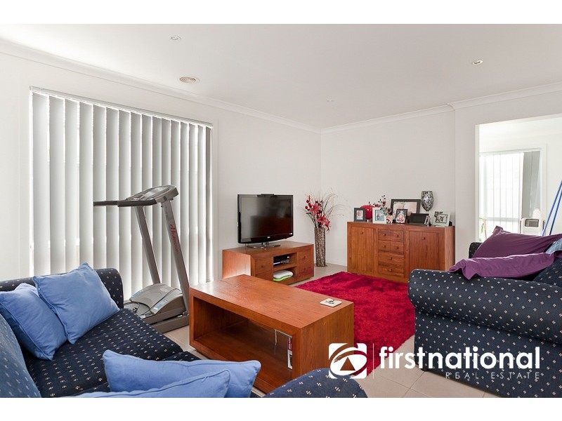 8 Persimmon Lane, Pakenham VIC 3810