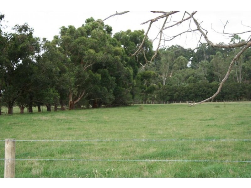 240 Ellis Road, Tonimbuk VIC 3815