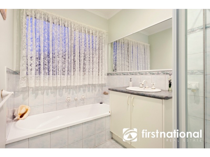 16 Fleming Terrace, Pakenham VIC 3810