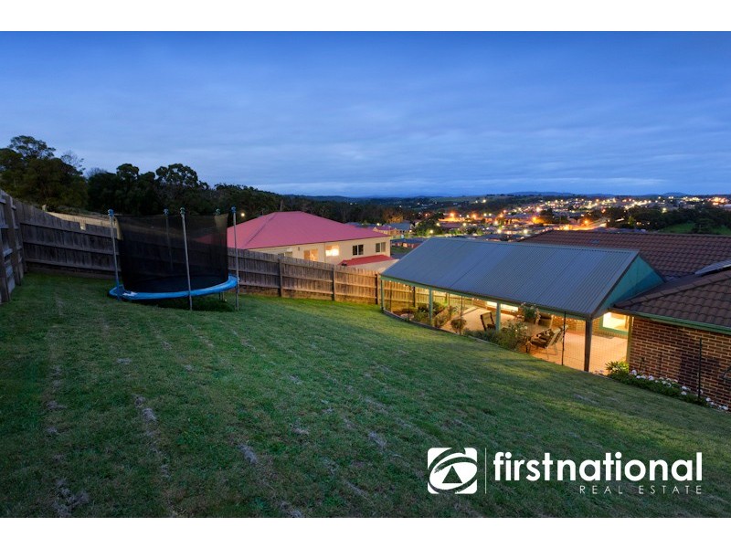 16 Fleming Terrace, Pakenham VIC 3810