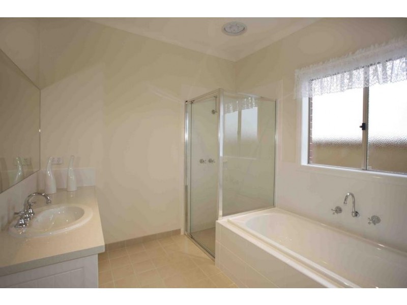 5 Huntingdale Road, Officer VIC 3809