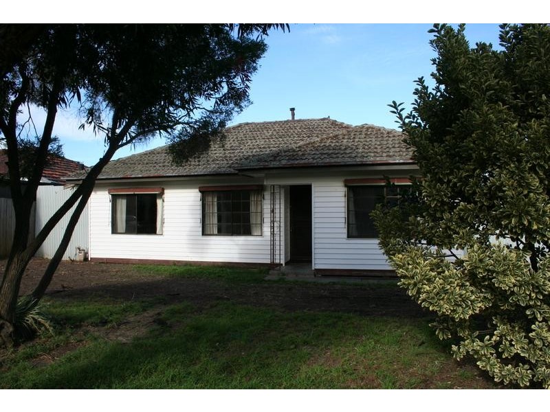 4 Savage Street, Pakenham VIC 3810