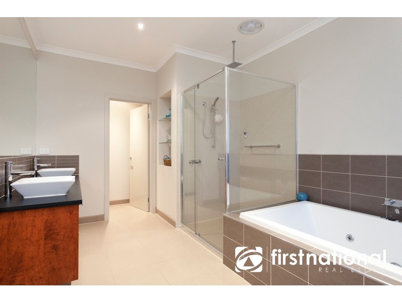 18 Withers Court, Pakenham VIC 3810