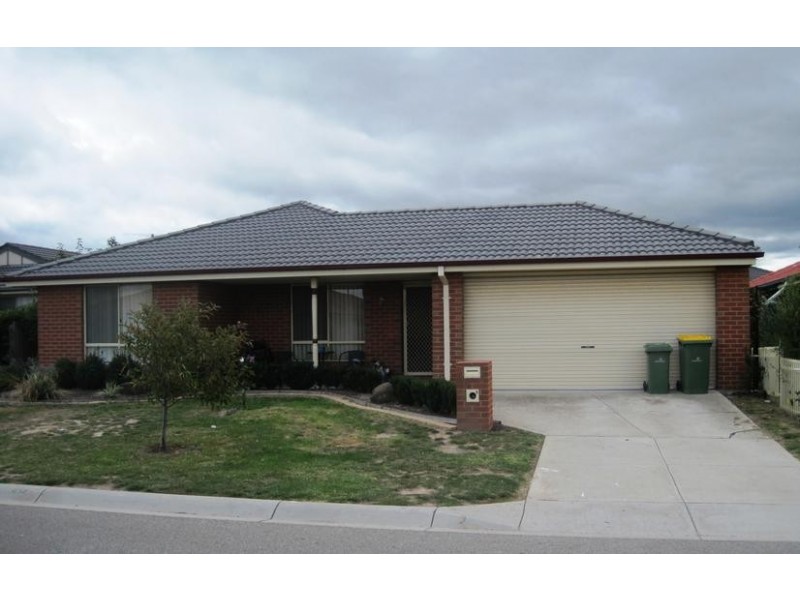 8 Blackmore Close, Pakenham VIC 3810