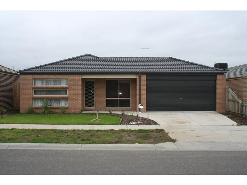 28 Walnut Way, Pakenham VIC 3810