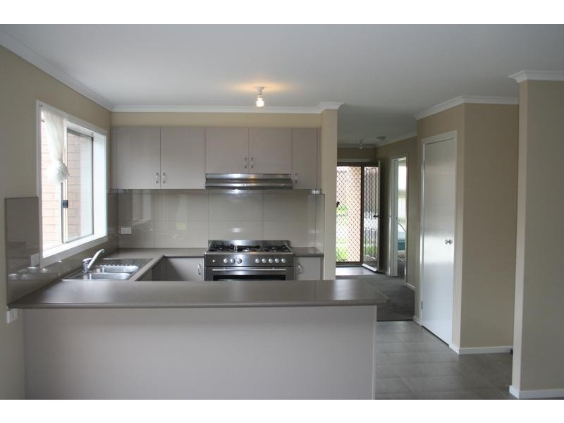 28 Walnut Way, Pakenham VIC 3810