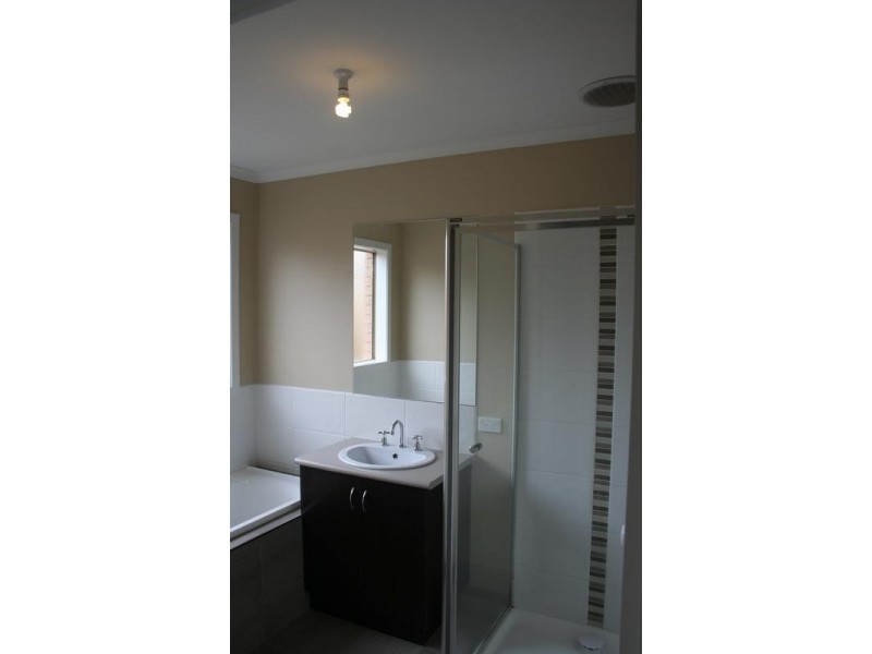 28 Walnut Way, Pakenham VIC 3810