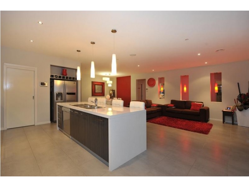 8 Galle Avenue, Officer VIC 3809