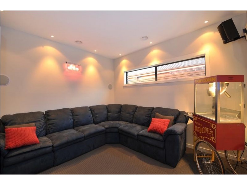 8 Galle Avenue, Officer VIC 3809