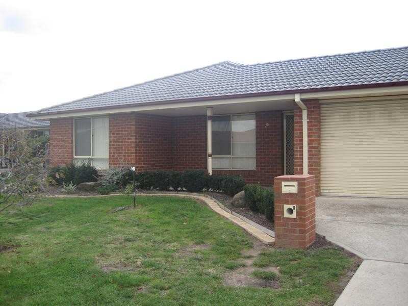 8 Blackmore Close, Pakenham VIC 3810