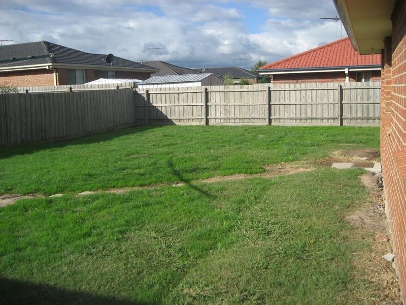8 Blackmore Close, Pakenham VIC 3810