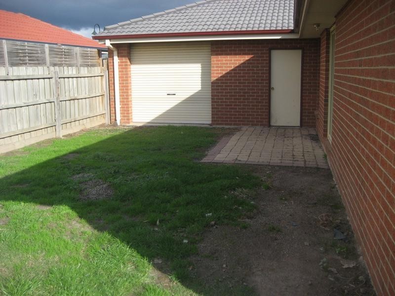 8 Blackmore Close, Pakenham VIC 3810
