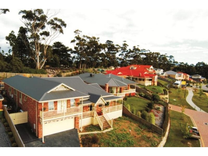 27 Overland Rise, Pakenham VIC 3810