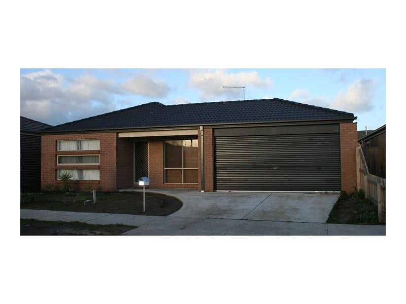 28 Walnut Way, Pakenham VIC 3810