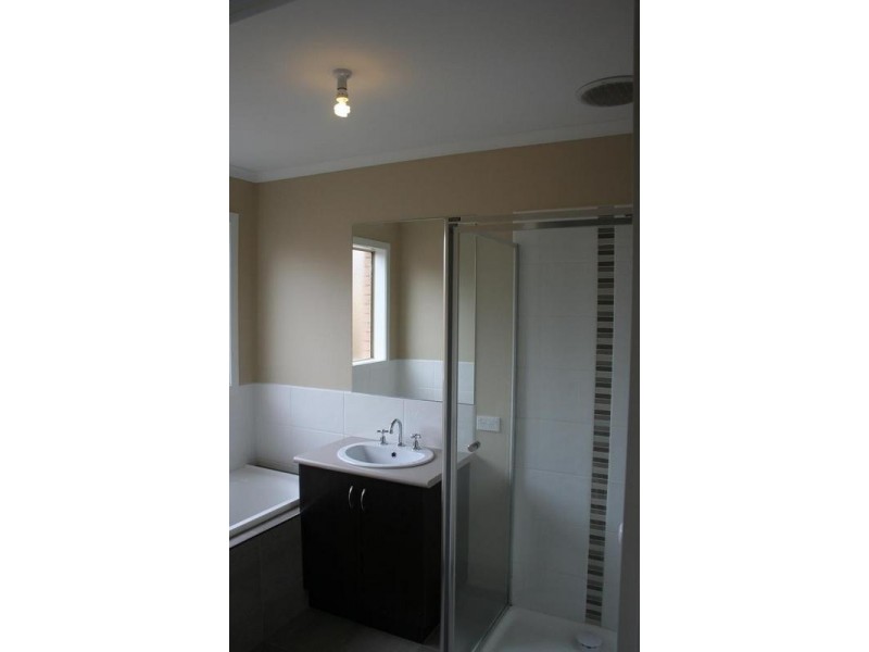 28 Walnut Way, Pakenham VIC 3810