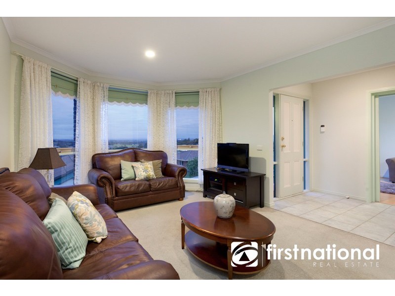 16 Fleming Terrace, Pakenham VIC 3810
