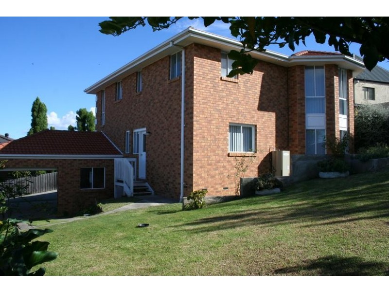 11 Fleming Terrace, Pakenham VIC 3810