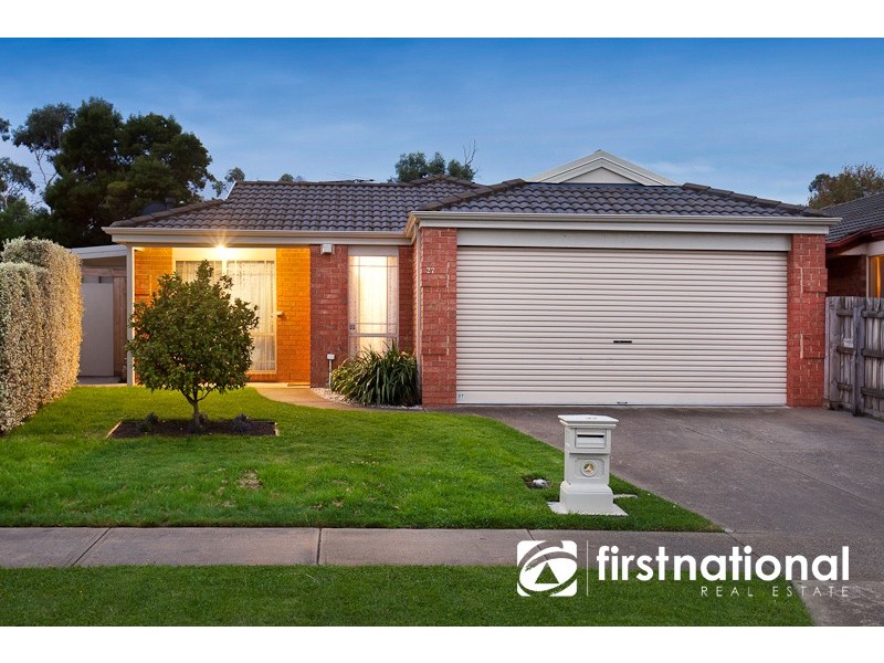 37 Maria Crescent, Pakenham VIC 3810