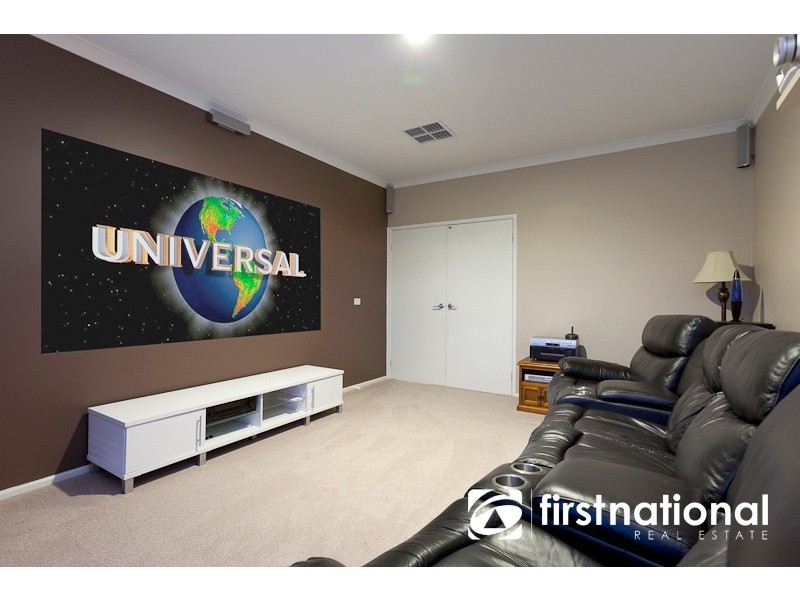 16 Winneke Way, Pakenham VIC 3810