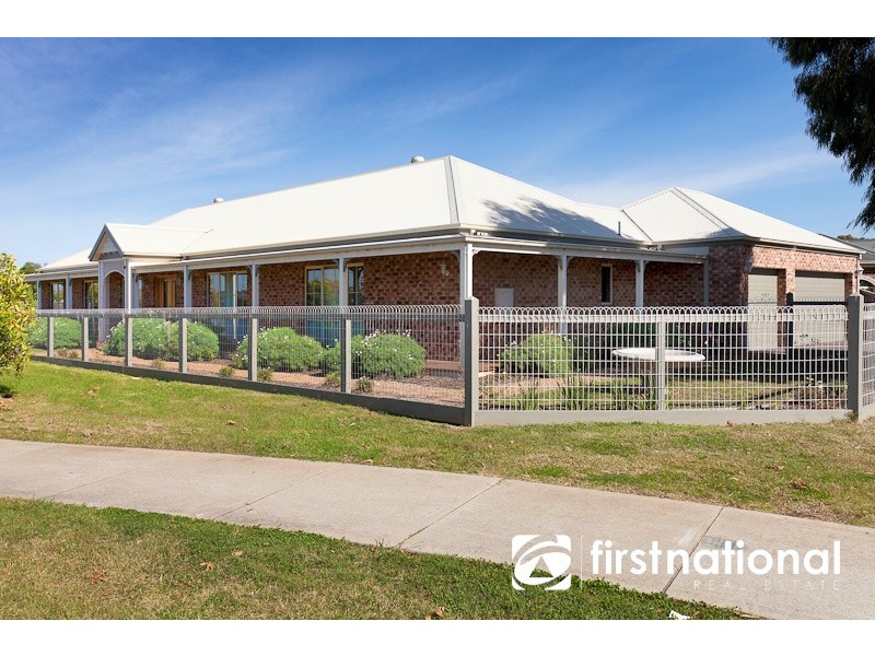 10 Colonial Way, Pakenham VIC 3810
