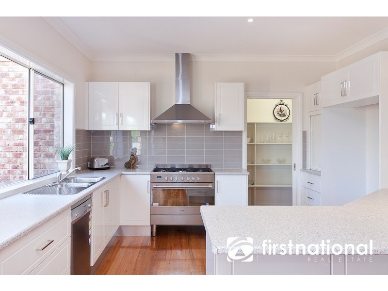 10 Colonial Way, Pakenham VIC 3810
