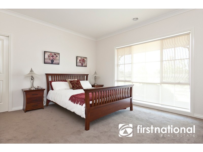 10 Colonial Way, Pakenham VIC 3810
