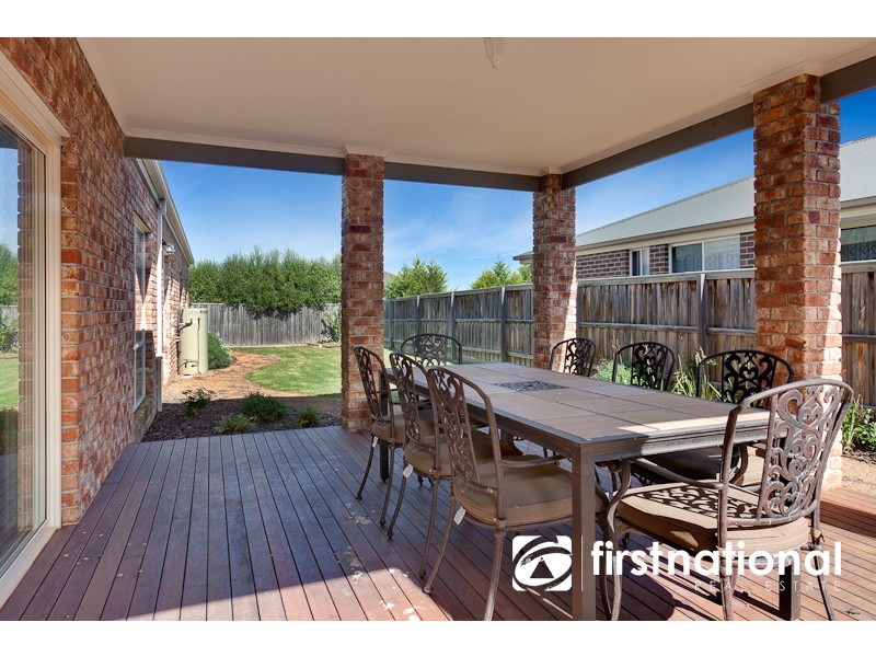 10 Colonial Way, Pakenham VIC 3810